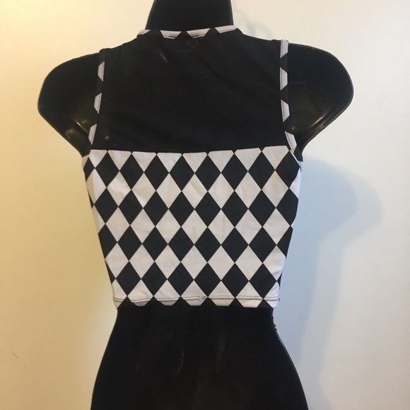Diamond print crop top with mesh neckline - Picture 3 of 4